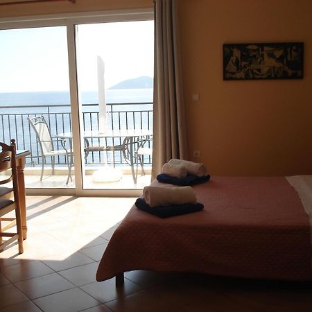 Mema'S Apartment Agia Efimia Dış mekan fotoğraf