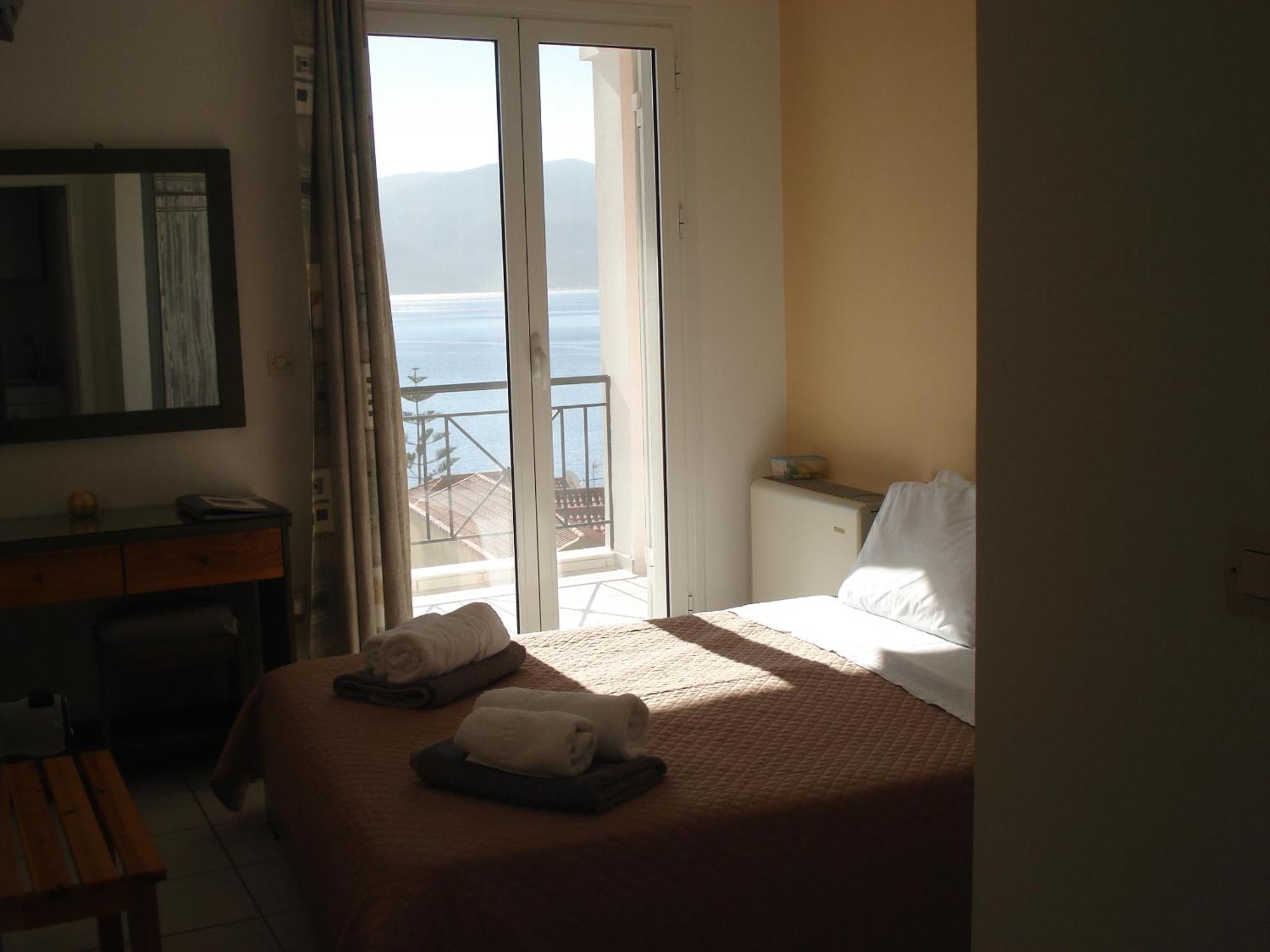 Mema'S Apartment Agia Efimia Oda fotoğraf