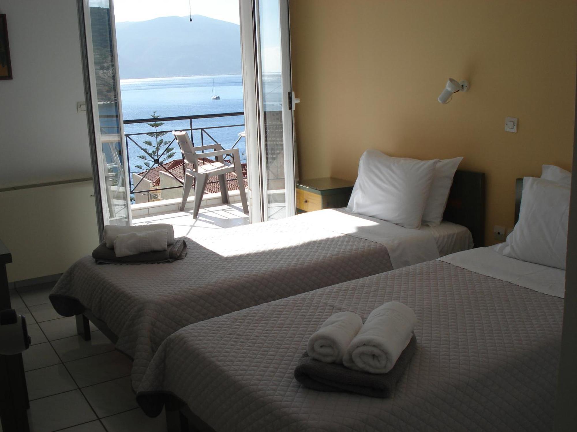 Mema'S Apartment Agia Efimia Oda fotoğraf
