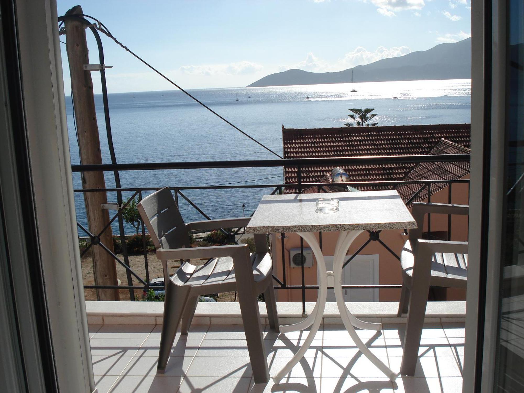 Mema'S Apartment Agia Efimia Oda fotoğraf
