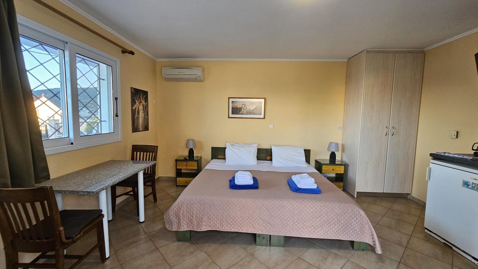 Mema'S Apartment Agia Efimia Oda fotoğraf