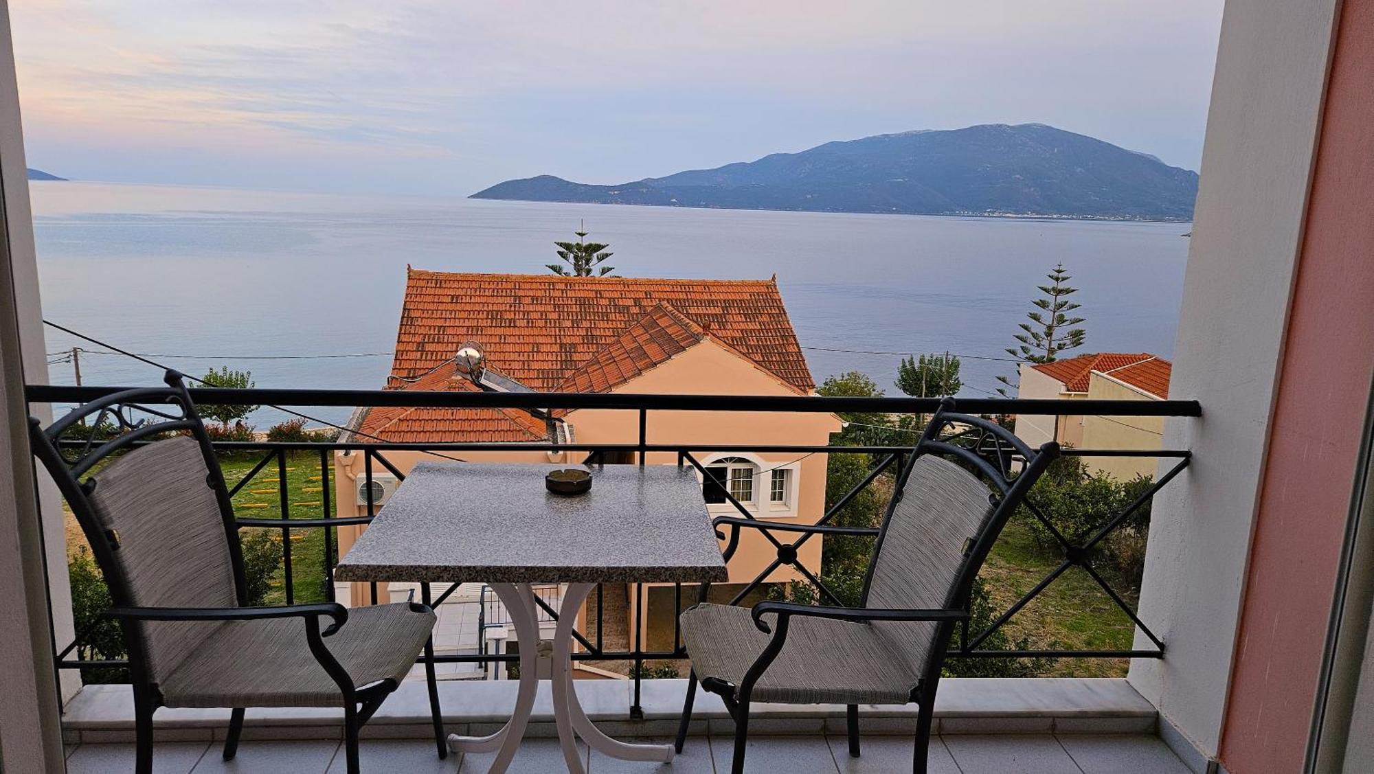 Mema'S Apartment Agia Efimia Oda fotoğraf