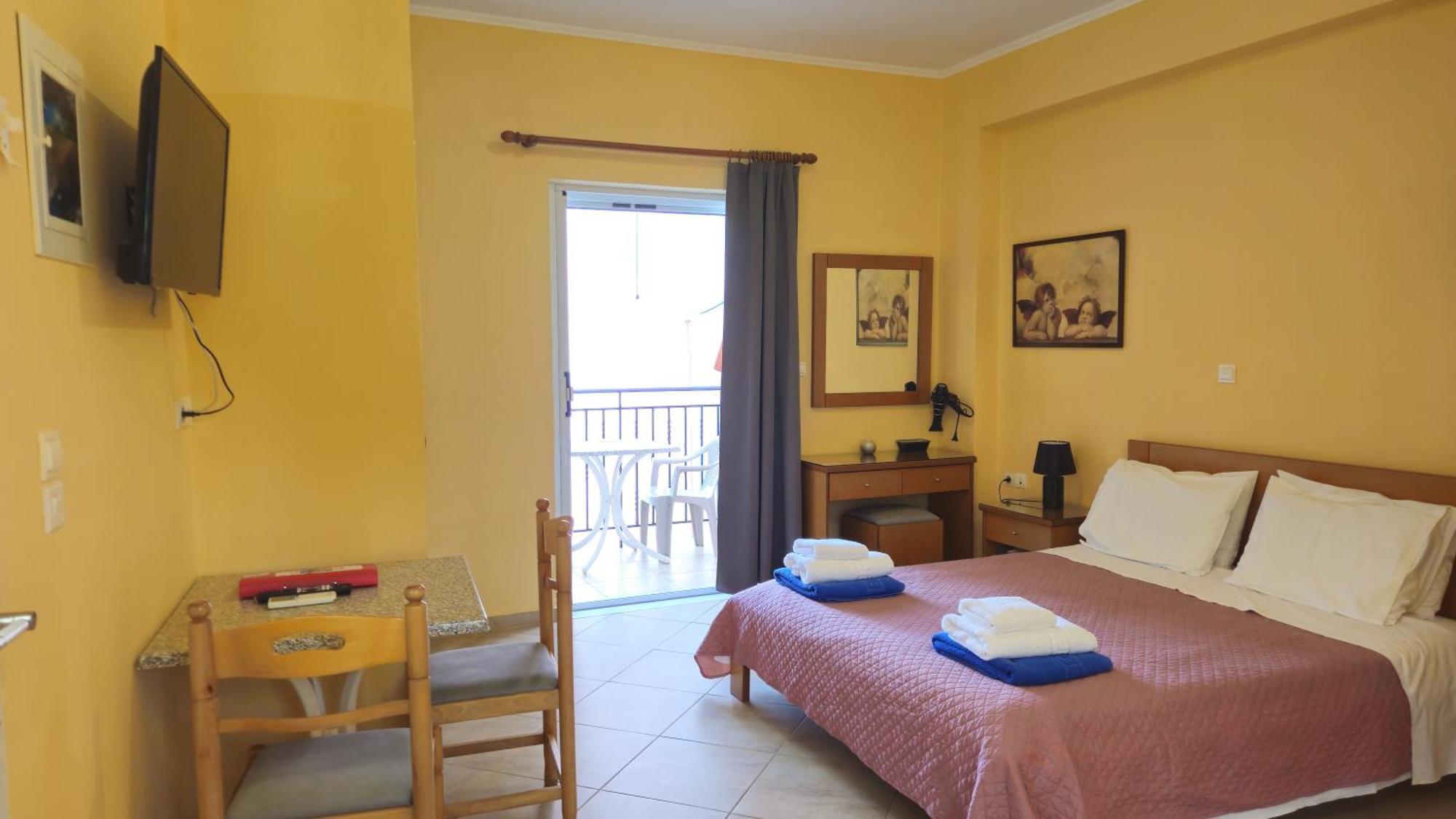 Mema'S Apartment Agia Efimia Oda fotoğraf