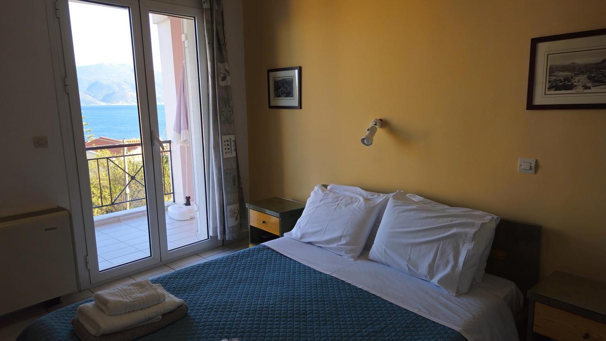 Mema'S Apartment Agia Efimia Oda fotoğraf