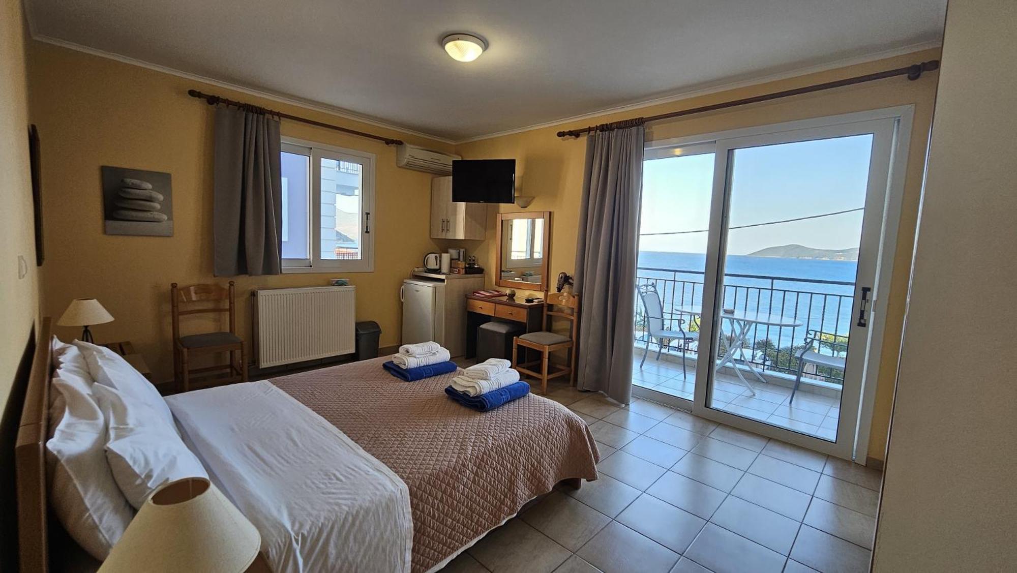 Mema'S Apartment Agia Efimia Oda fotoğraf